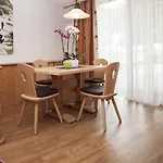Apartment Davo Lais *